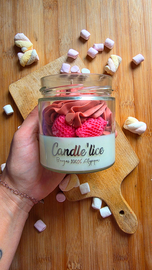 Bougie milk XL fraise à la crème